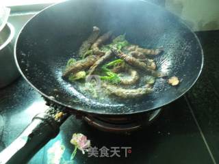 西芹焖泥湫的做法步骤：13