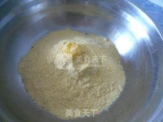 蛋黄玉米面窝窝头的做法步骤：2