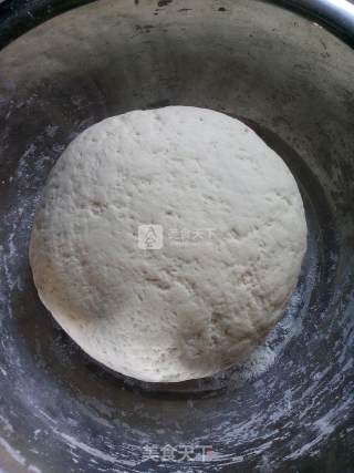 韭菜木耳虾仁馅饼的做法步骤：1