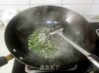 陕西特色面条之——葱油香菇菠菜面的做法步骤：4