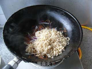 胡萝卜丝炒面的做法步骤：8