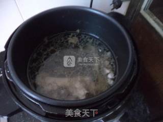 猪肉金针菇粉丝汤的做法步骤：1