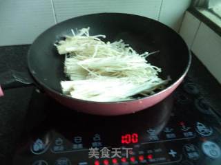猪肉金针菇粉丝汤的做法步骤：3