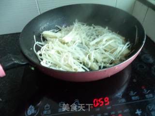猪肉金针菇粉丝汤的做法步骤：4