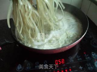 猪肉金针菇粉丝汤的做法步骤：7