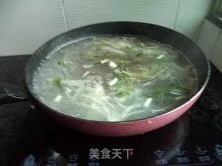 猪肉金针菇粉丝汤的做法步骤：9