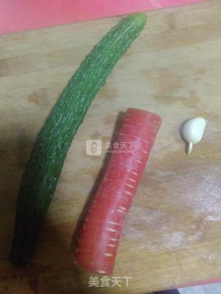 凉拌黄瓜萝卜丝的做法步骤：1