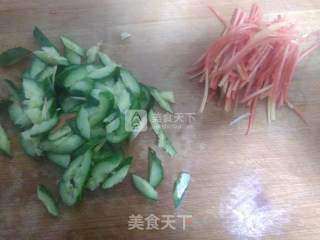 凉拌黄瓜萝卜丝的做法步骤：2