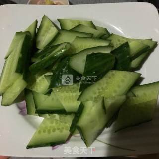 爽口鸡丁黄瓜的做法步骤：2
