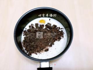 多出来的蛋黄怎么办——正宗巧克力慕斯的做法步骤：3