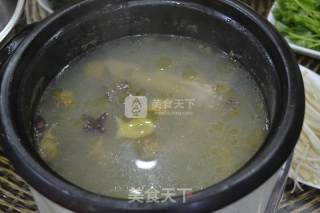 鸡骨汤火锅的做法步骤：2