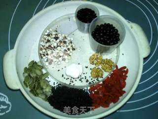 补肾养发黑豆浆的做法步骤：1