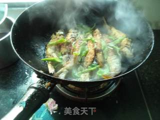 青椒河鱼的做法步骤：12