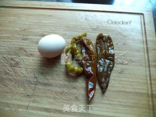 酸辣鸡蛋粉丝的做法步骤：2