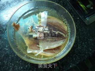 墨鱼土鸡---新春宴客菜的做法步骤：2