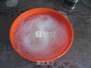炒粉丝的做法步骤：1