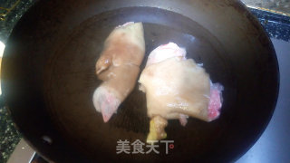 黄豆炖猪蹄的做法步骤：1