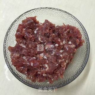 鲜肉锅贴的做法步骤：1