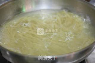 牛油果酱海鲜意面的做法步骤：1