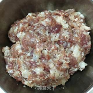 白菜猪肉馅饼的做法步骤：2