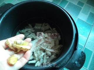 小肠木耳汤的做法步骤：4
