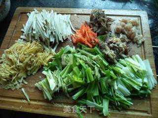 芹菜墨鱼木耳豆腐丝的做法步骤：1