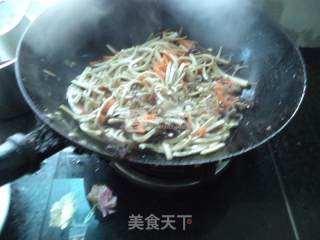芹菜墨鱼木耳豆腐丝的做法步骤：7