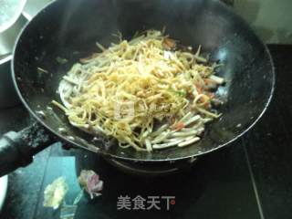 芹菜墨鱼木耳豆腐丝的做法步骤：8