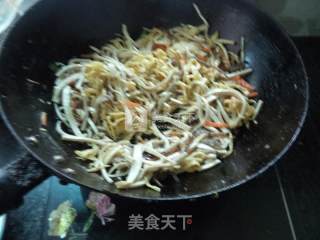 芹菜墨鱼木耳豆腐丝的做法步骤：9