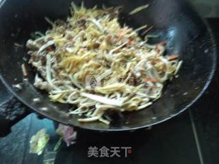 芹菜墨鱼木耳豆腐丝的做法步骤：11