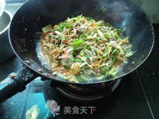 芹菜墨鱼木耳豆腐丝的做法步骤：16