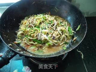 芹菜墨鱼木耳豆腐丝的做法步骤：17