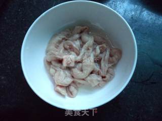 墨鱼蒸小肠的做法步骤：1