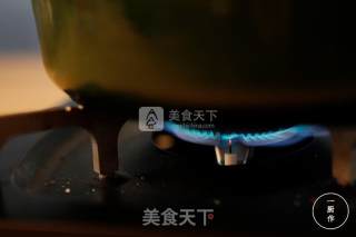 超级简单的珐琅锅烤红薯一厨作铸铁锅版的做法步骤：2
