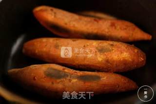 超级简单的珐琅锅烤红薯一厨作铸铁锅版的做法步骤：4