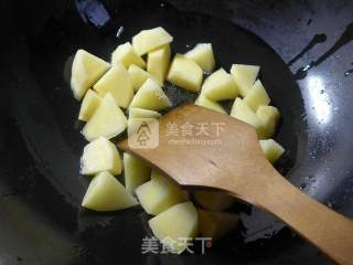 花螺煮土豆的做法步骤：2