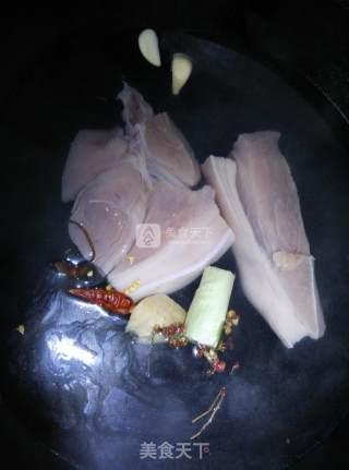 回锅肉的做法步骤：1