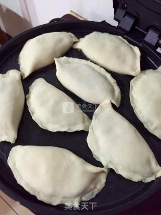 肉三鲜韭菜盒子的做法步骤：13