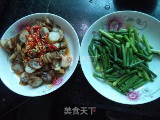 蒜苔香肠的做法步骤：1