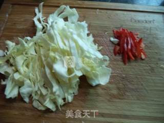 包菜丝炒面的做法步骤：2