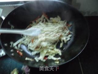包菜丝炒面的做法步骤：9