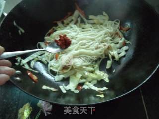 包菜丝炒面的做法步骤：10