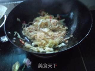 包菜丝炒面的做法步骤：12