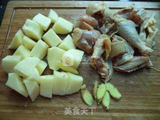 土豆三黄鸡的做法步骤：2