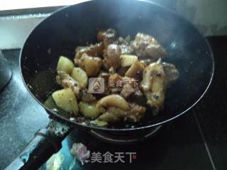 土豆蒸猪蹄---宴客菜的做法步骤：8