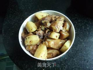 土豆蒸猪蹄---宴客菜的做法步骤：9