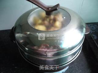 土豆蒸猪蹄---宴客菜的做法步骤：11