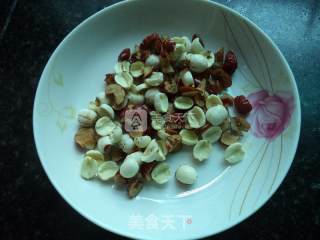 莲子红枣糯乌鸡的做法步骤：7
