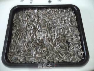 烤瓜子--烤箱版的做法步骤：2