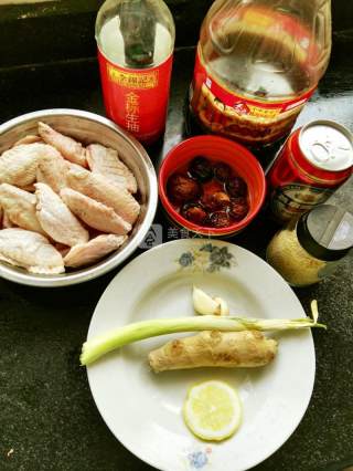 米饭杀手——啤酒香菇鸡翅的做法步骤：1